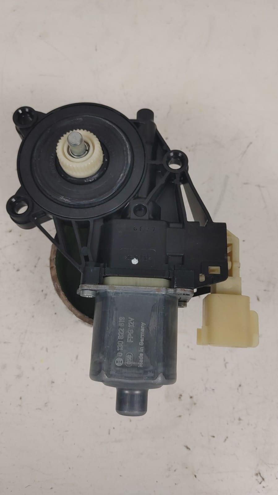 Motorino Alzavetro anteriore destra FORD Fiesta 6° Serie