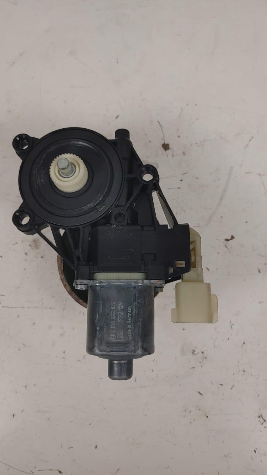 Motorino Alzavetro anteriore destra FORD Fiesta 6° Serie