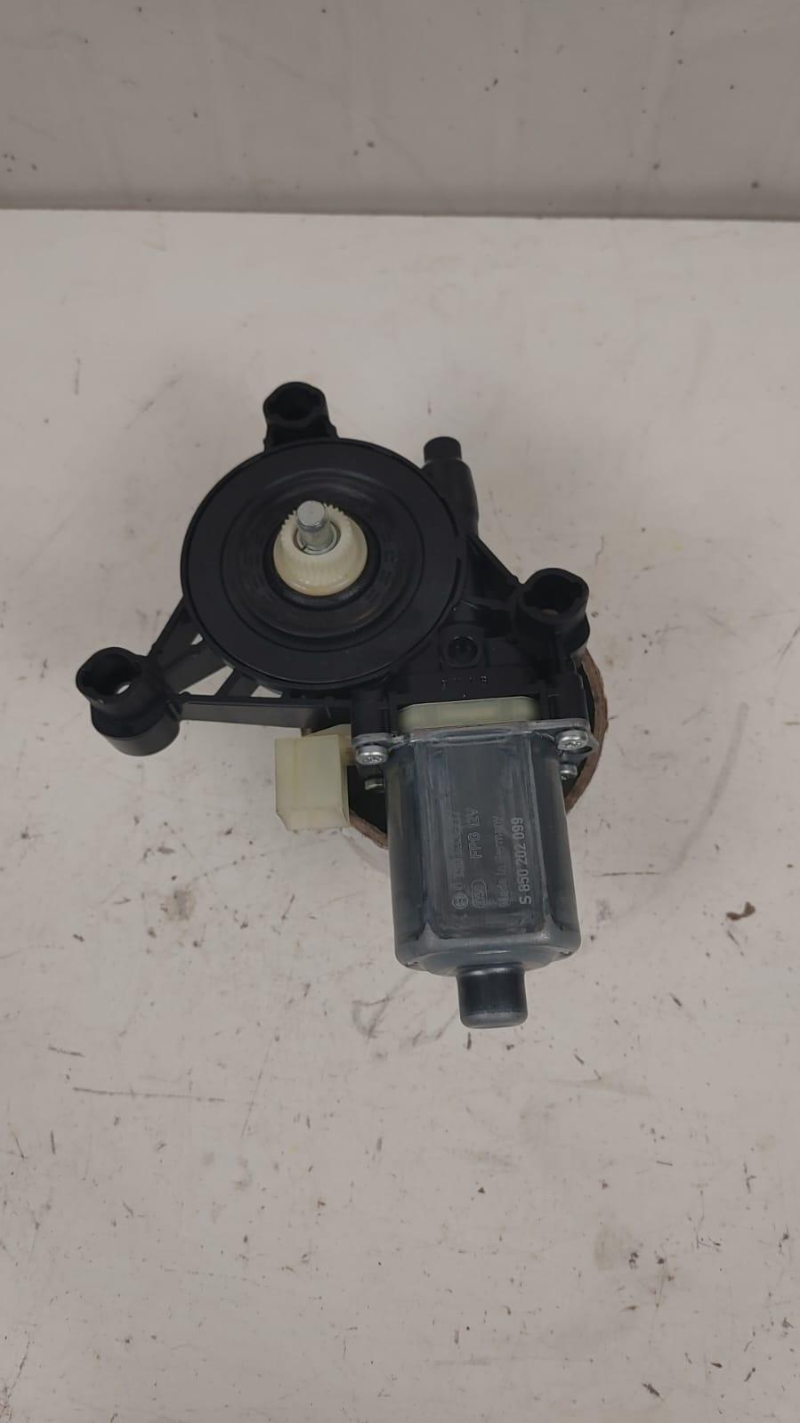 Motorino Alzavetro anteriore destra VOLKSWAGEN Golf 7 Sportsvan (14>)