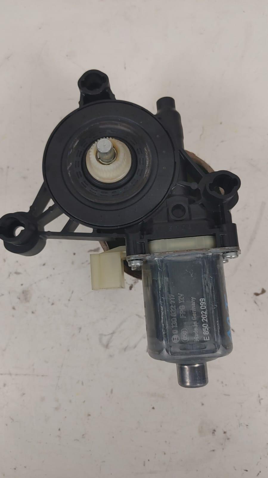 Motorino Alzavetro Anteriore Sinistro SKODA Octavia S.Wagon 5° Serie (5E5) (16>20)