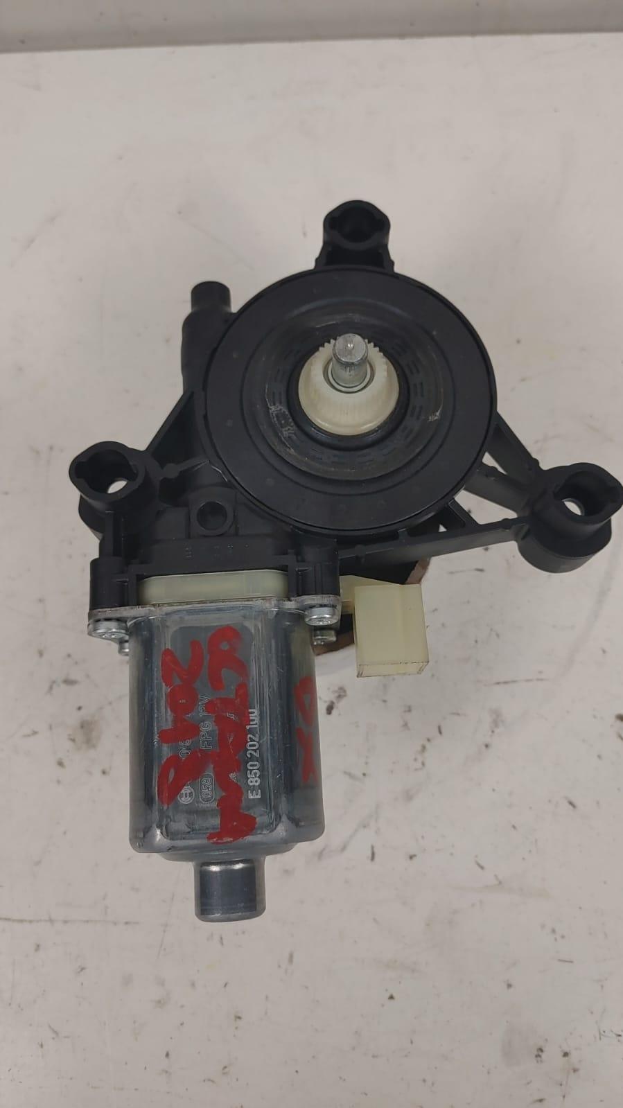 Motorino Alzavetro anteriore destra SKODA Octavia S.Wagon 5° Serie (5E5) (16>20)