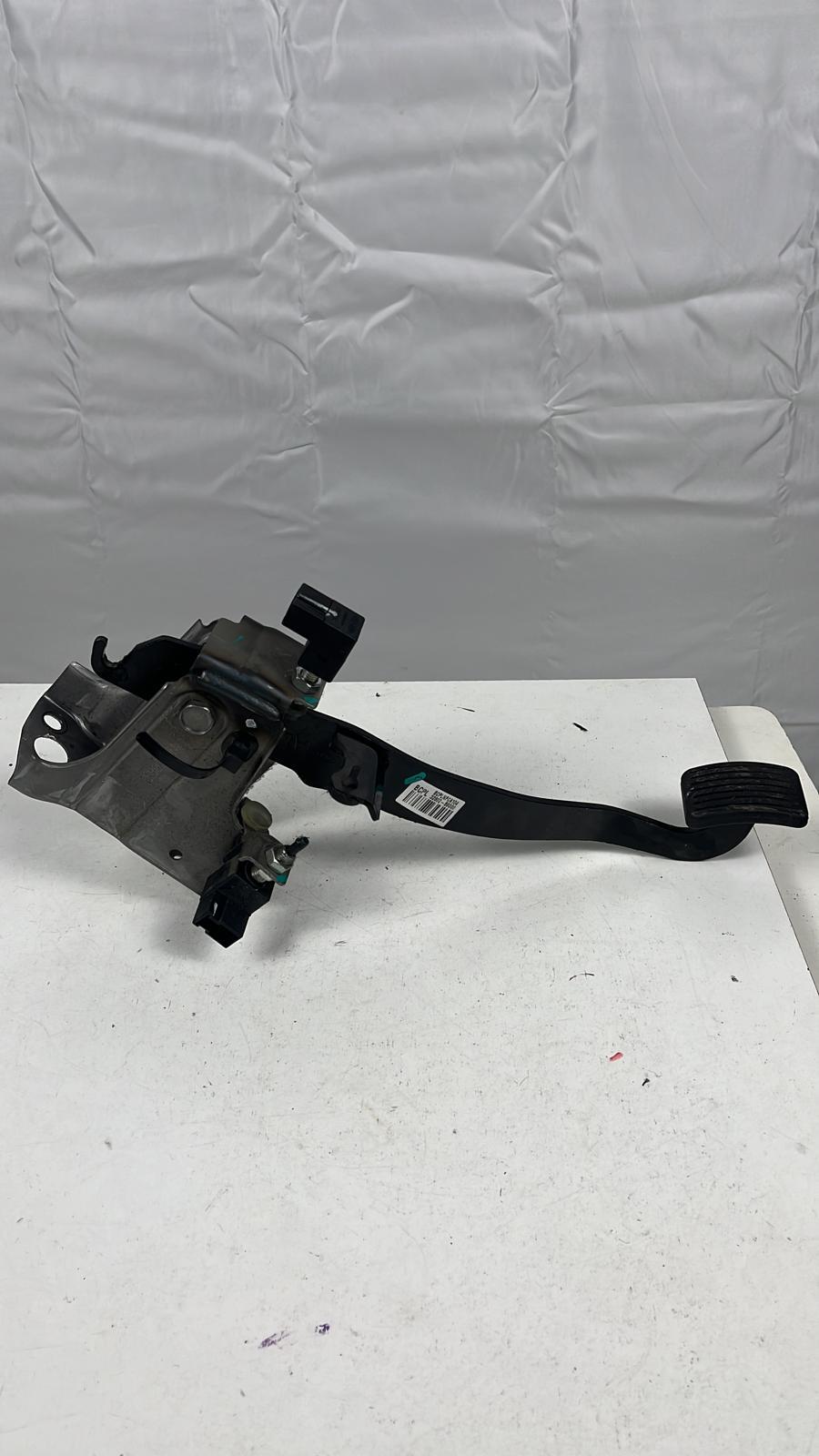 Pedale frizione HYUNDAI i10 2° Serie