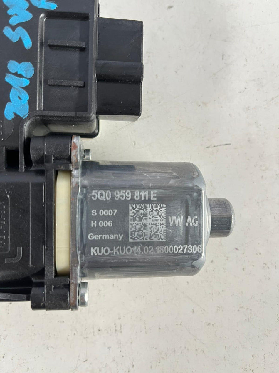 Motorino Alzavetro Posteriore Sinistro SKODA Octavia S.Wagon 5° Serie (5E5) (16>20)