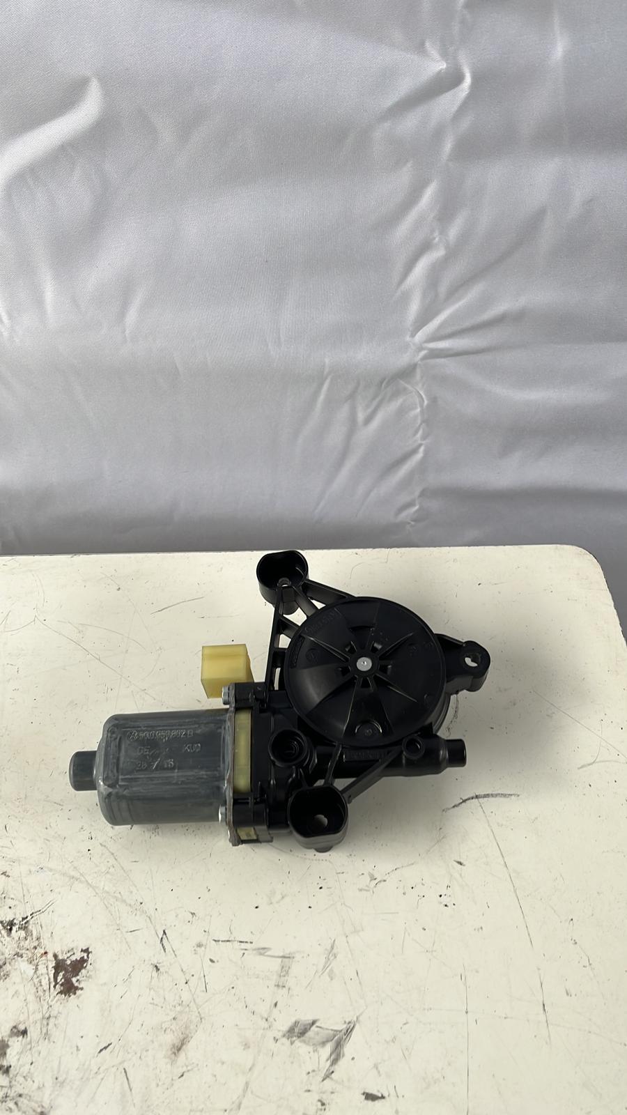 Motorino Alzavetro anteriore destra SKODA Octavia S.Wagon 5° Serie (5E5) (16>20)