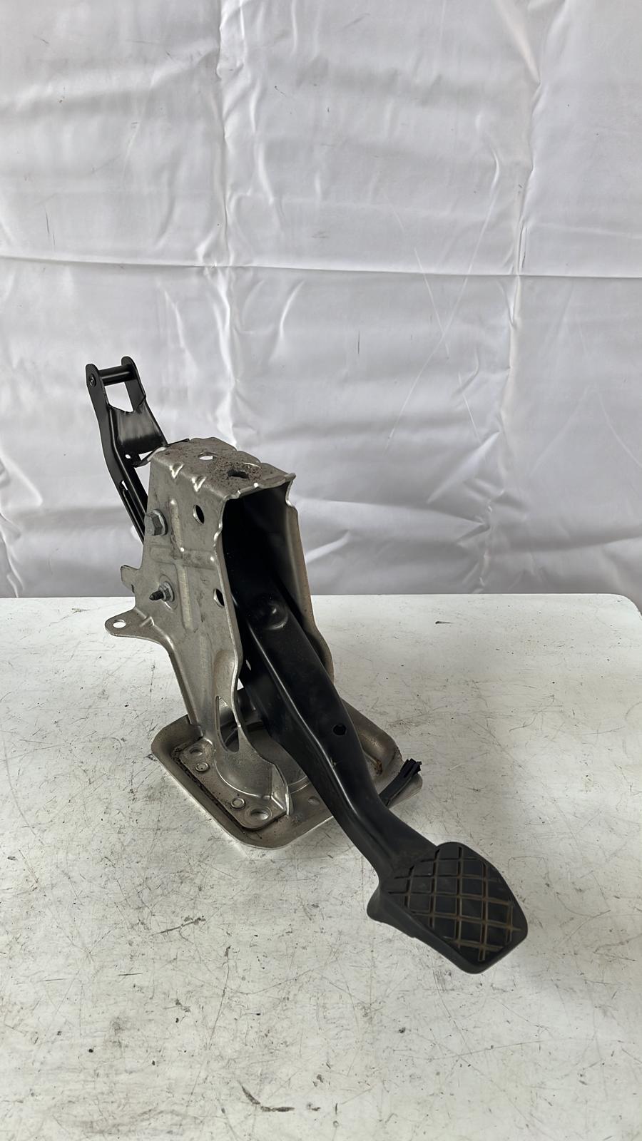 Pedale Freno VOLKSWAGEN Passat Variant 4° Serie