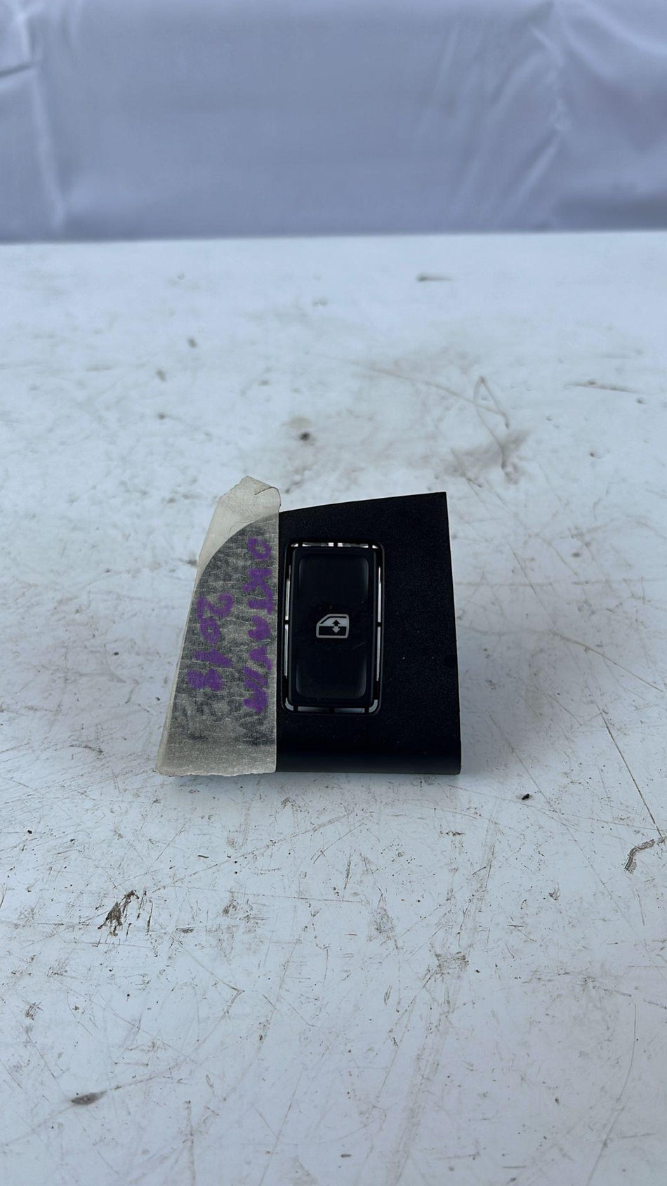 Pulsantiera Posteriore Sinistra SKODA Octavia S.Wagon 5° Serie (5E5) (16>20)