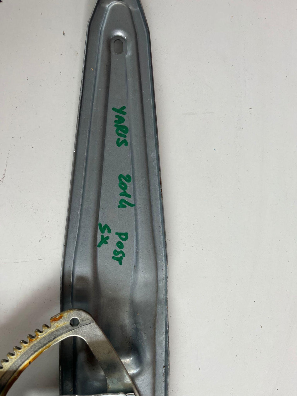 Alzavetro manuale post SX TOYOTA Yaris Serie (14>16)