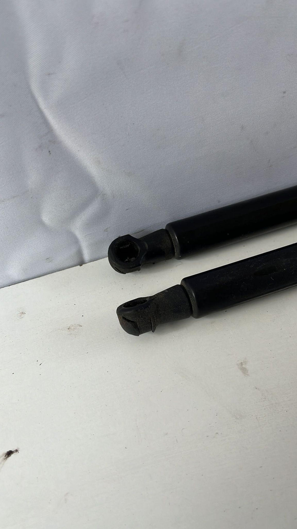 Pistoncini cofano Post. TOYOTA Yaris Serie (11>13)