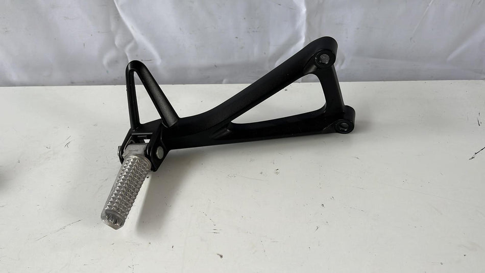 Pedana Laterale Destra Yamaha MT 125cc (21>)