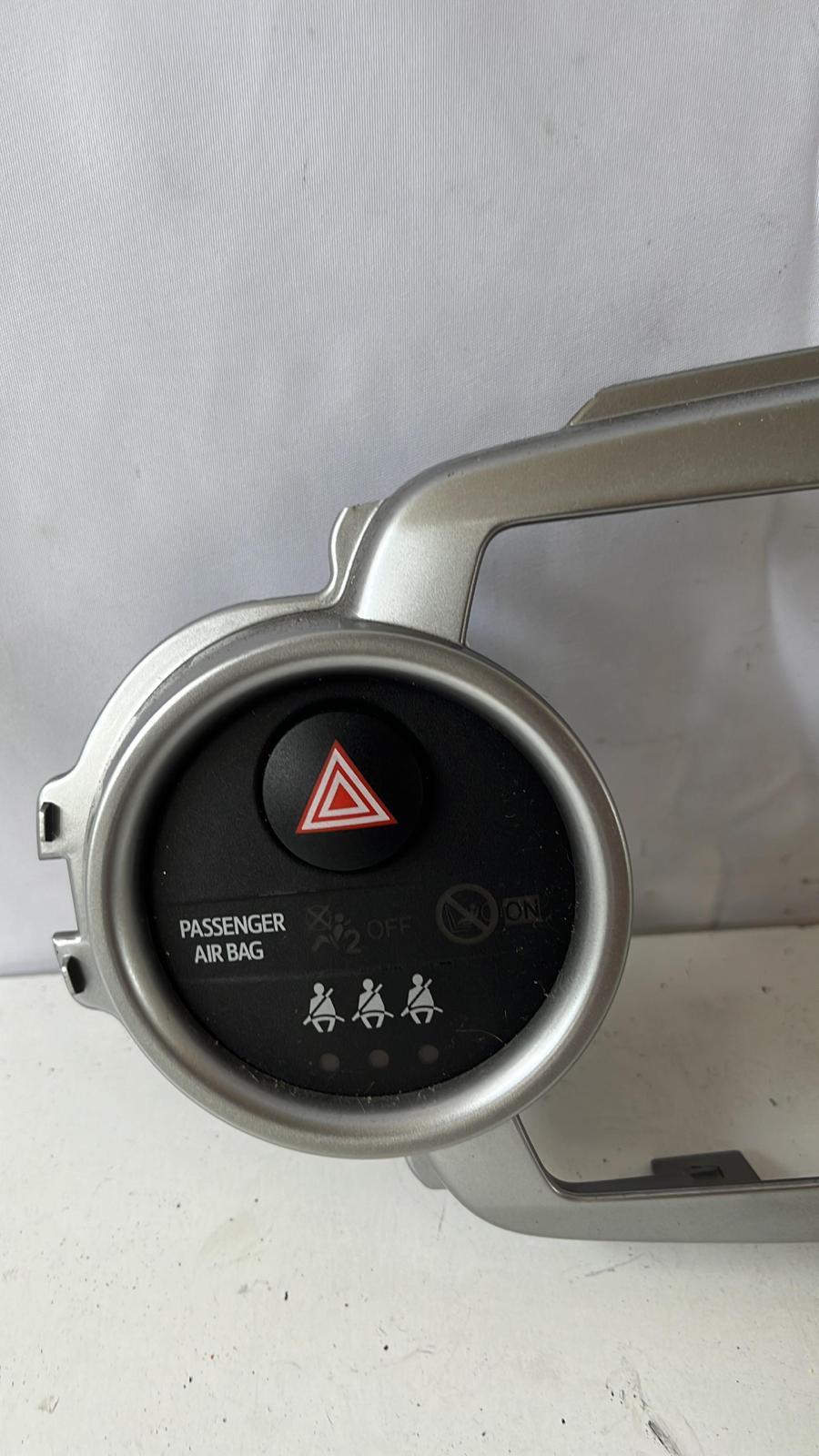Modanatura Centrale Cruscotto TOYOTA Yaris Serie (14>16)