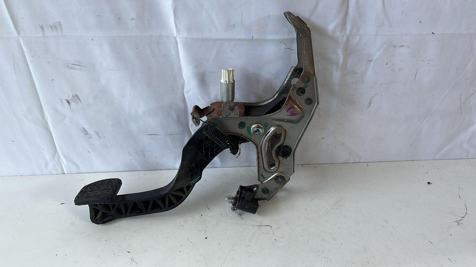 Pedale frizione TOYOTA Yaris Serie (14>16)