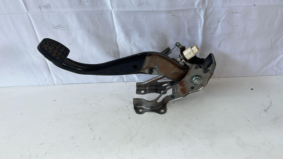 Pedale Freno TOYOTA Yaris Serie (14>16)