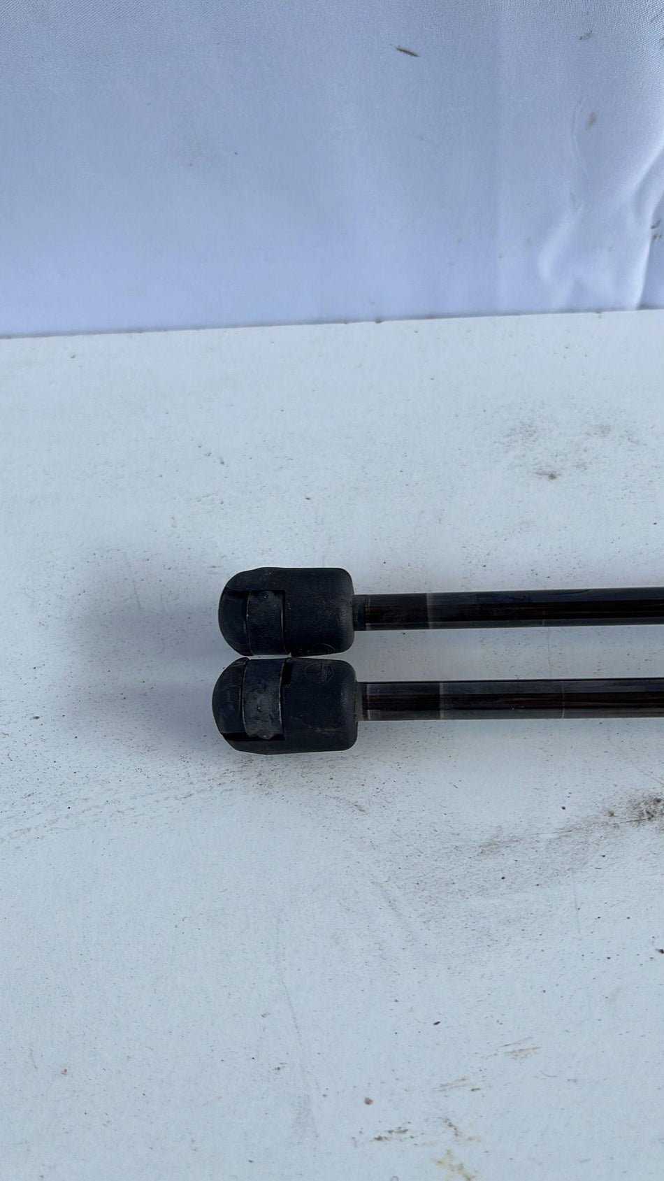 Pistoncini cofano Post. FORD Fiesta 6° Serie