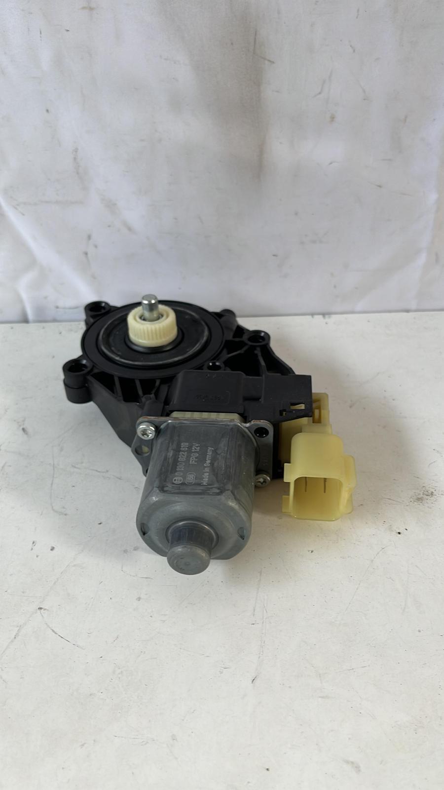 Motorino Alzavetro posteriore destra FORD Fiesta 6° Serie Restyling