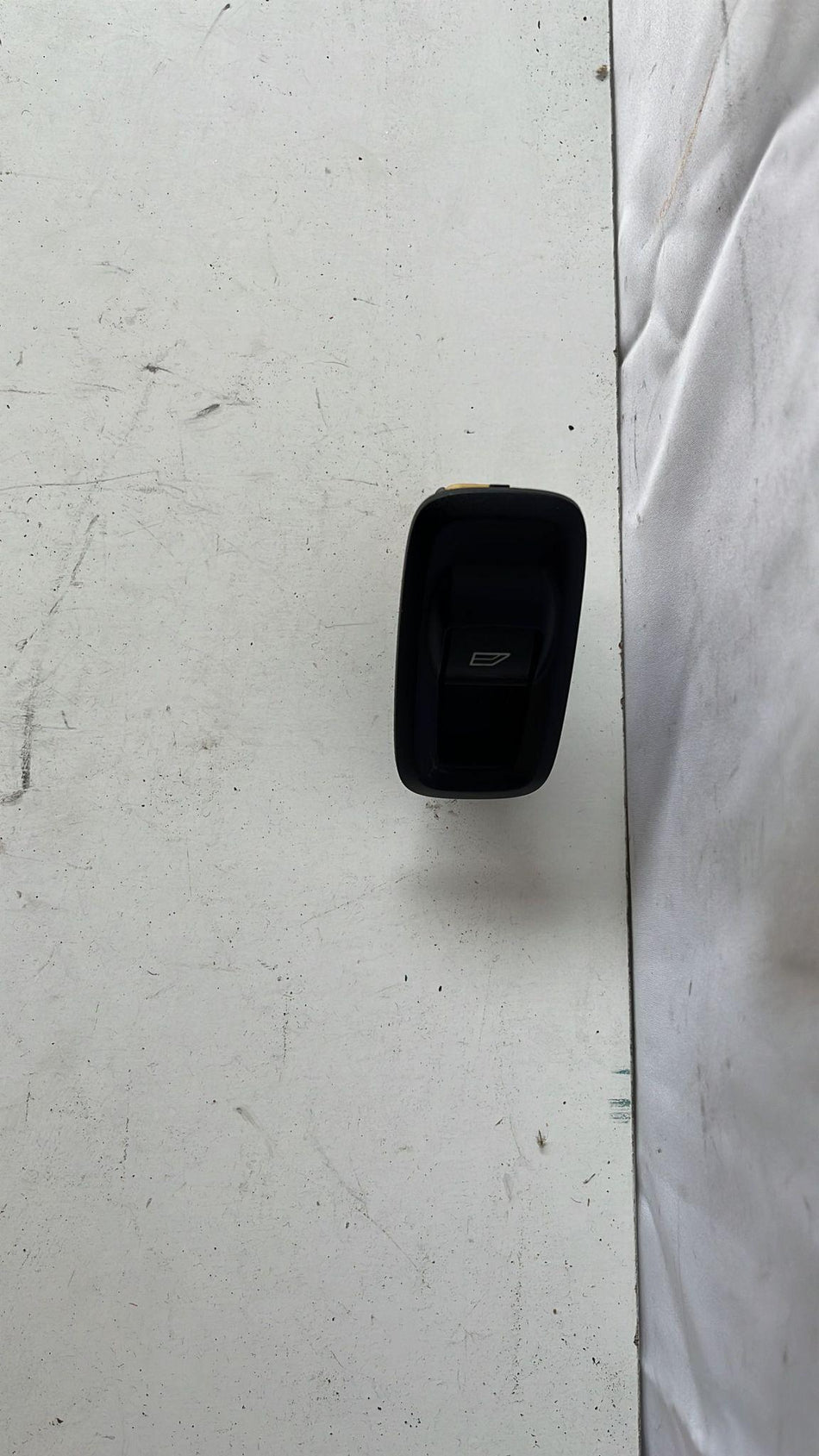 Pulsante alzavetro anteriore dx FORD Fiesta 6° Serie