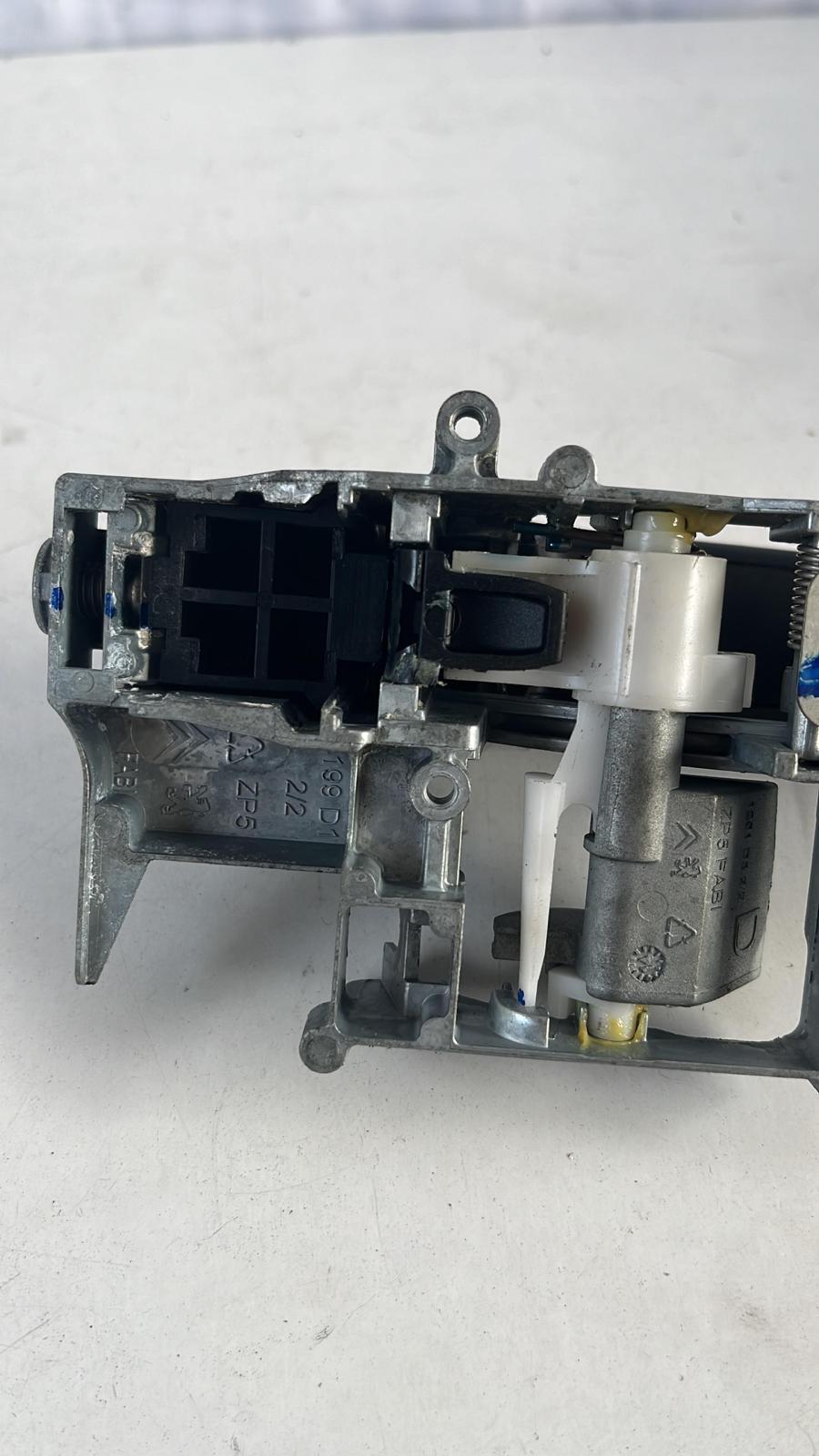 Maniglia esterna Anteriore Destra PEUGEOT 2008 1° Serie