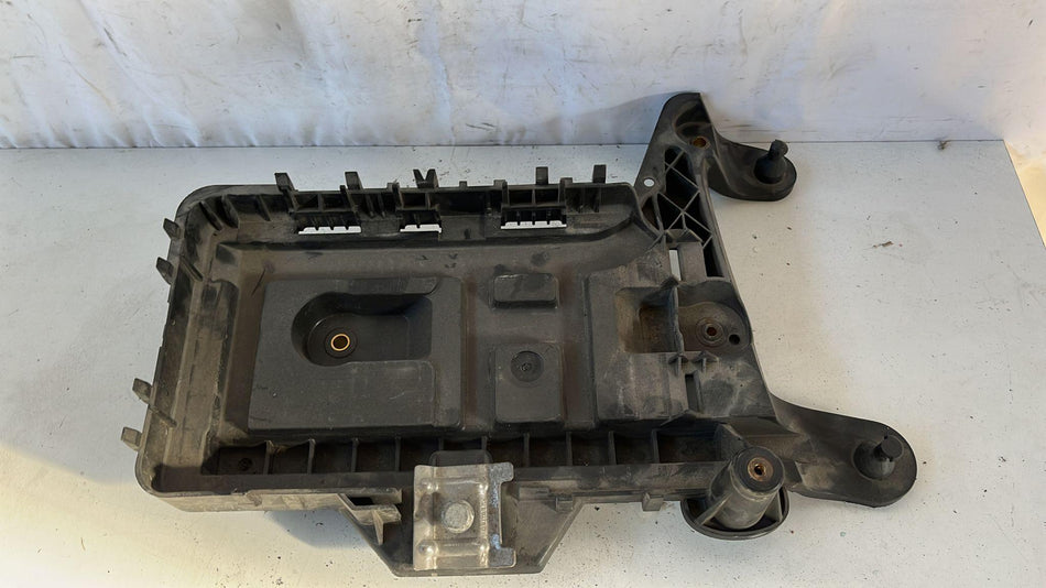 Alloggio Batteria VOLKSWAGEN Golf 6 Berlina (08>12)