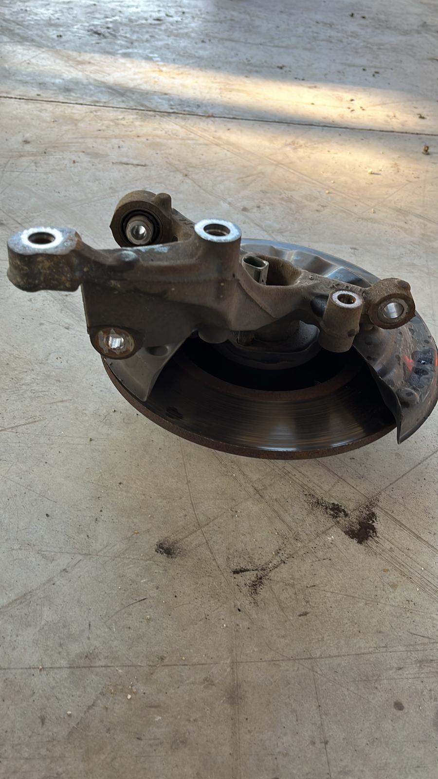Mozzo Posteriore Sinistro VOLKSWAGEN Golf 7 Berlina (12>)