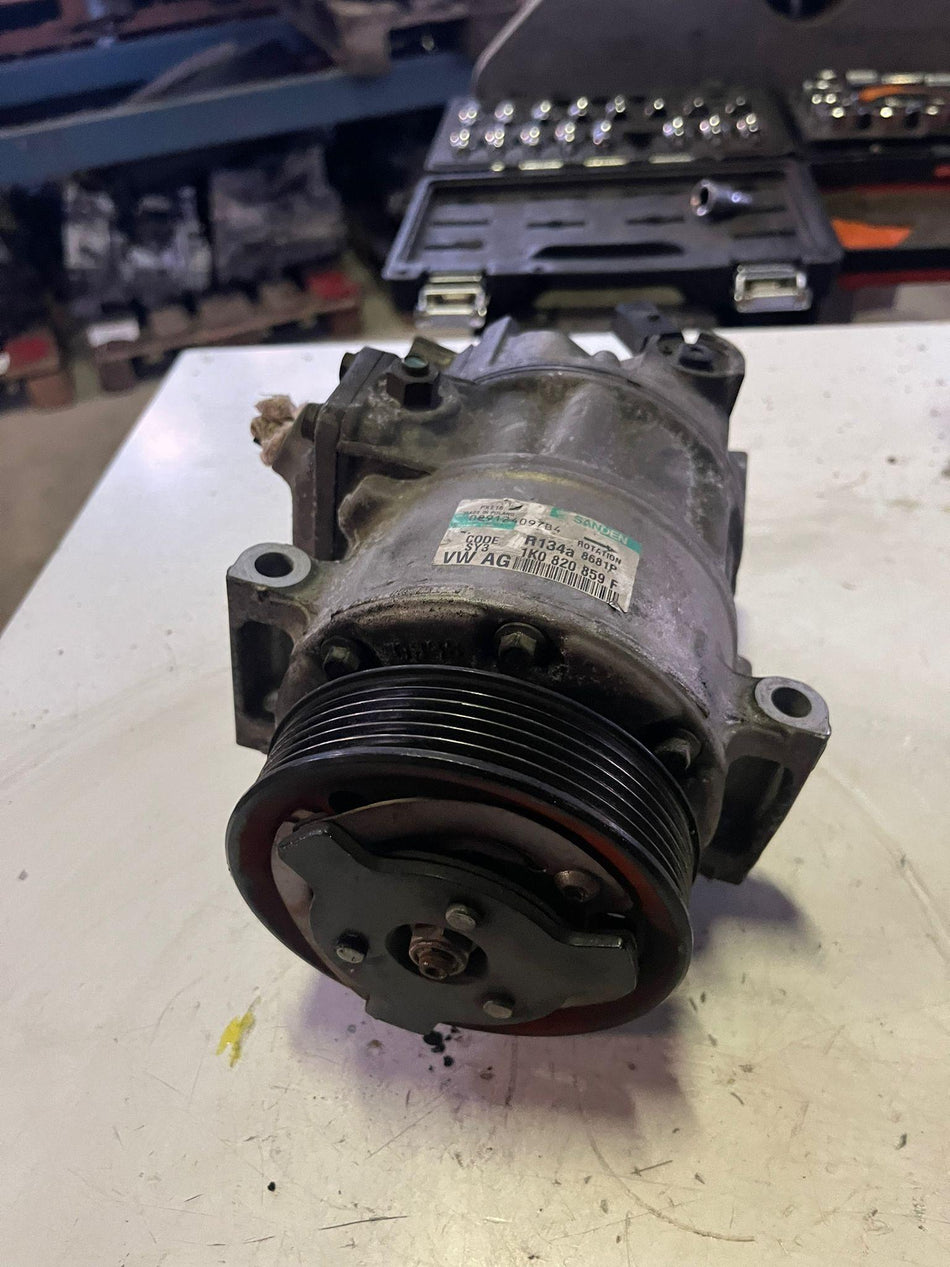 Compressore A/C VOLKSWAGEN Passat Berlina 4° Serie