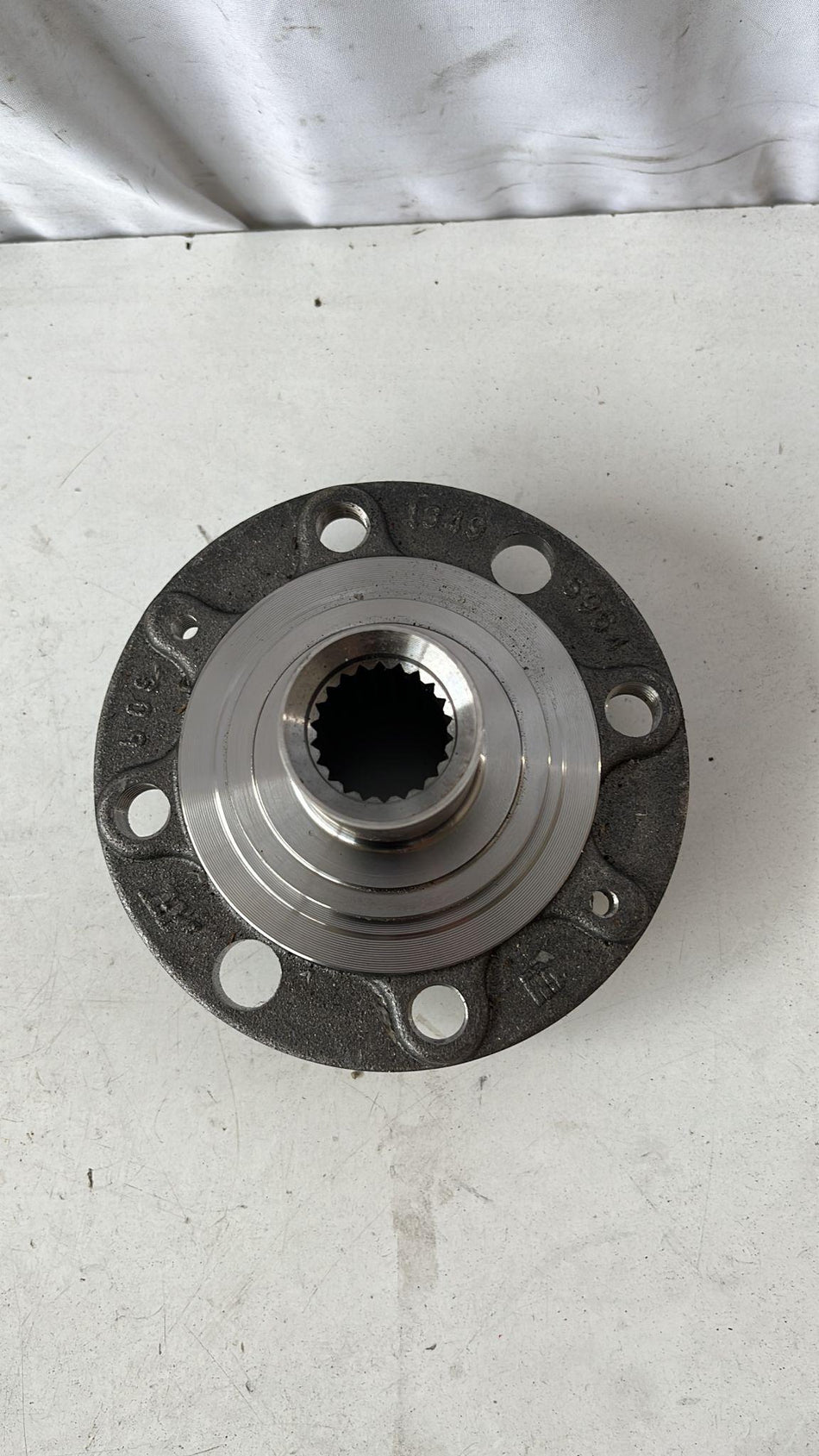 Mozzo ruota anteriore destra OPEL Corsa D VAN Serie (07>11)