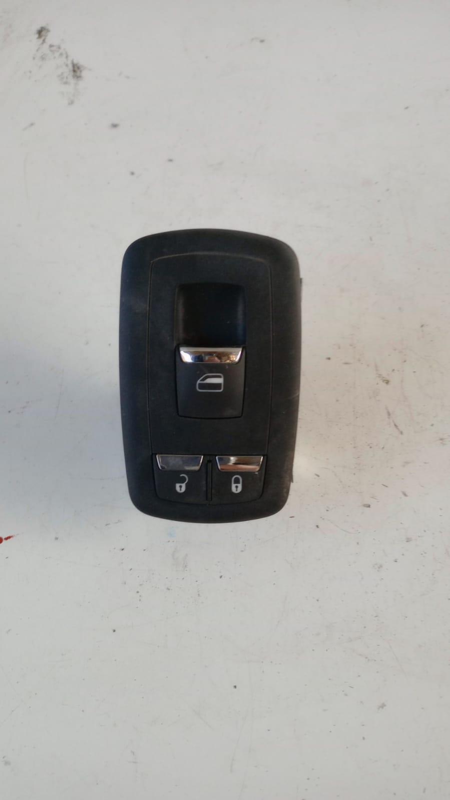 Pulsante alzavetro anteriore dx MASERATI Levante Serie (16>)