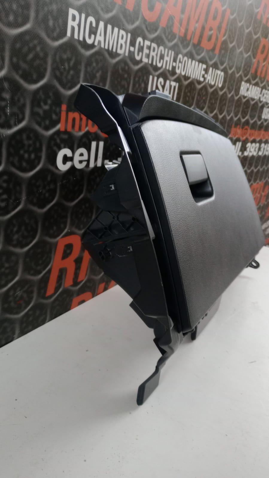 Cassetto porta oggetti TOYOTA Yaris Cross Serie (20>)
