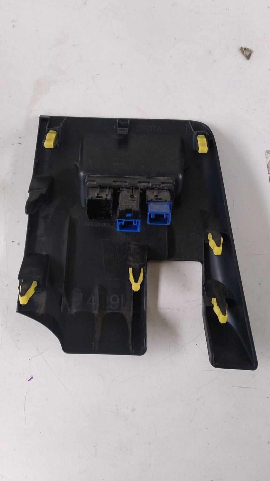 Modanatura laterale cruscotto SX TOYOTA Yaris Serie (17>20)