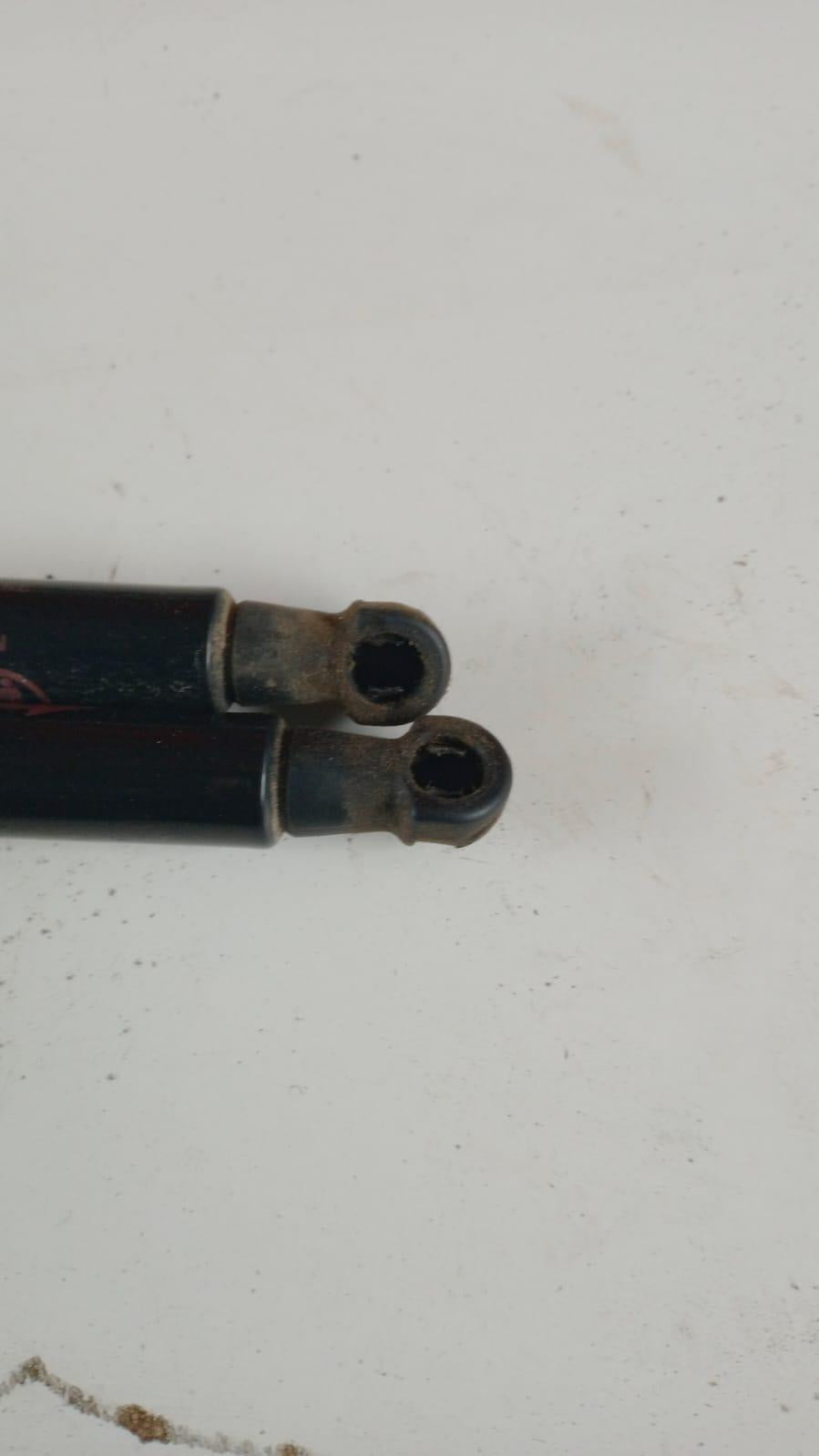 Pistoncini cofano Post. TOYOTA Yaris Serie (17>20)