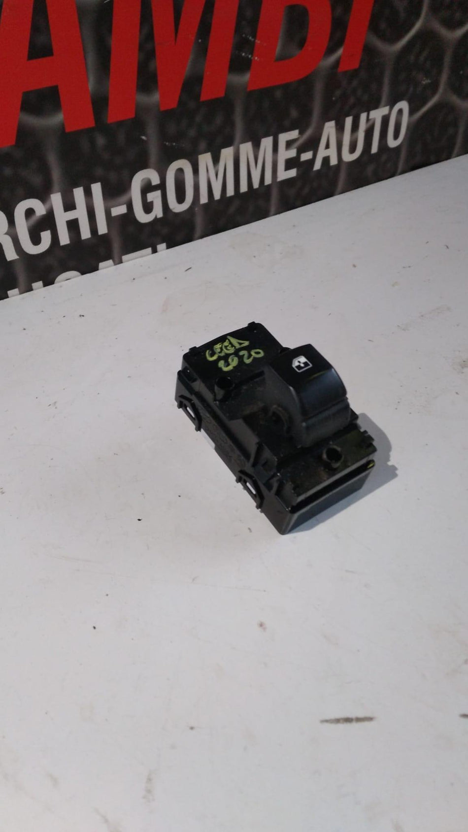 Pulsantiera Anteriore Destra KIA CEED Sportwagon Serie (CD) (18>)