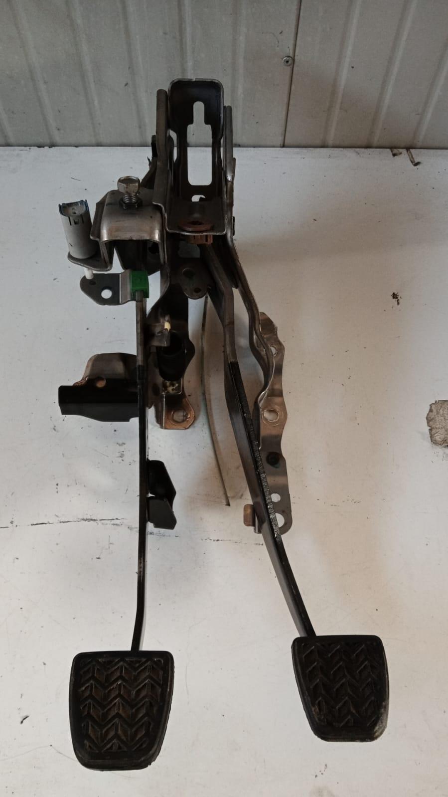 Pedaliera Freno + frizione TOYOTA Aygo 3° Serie