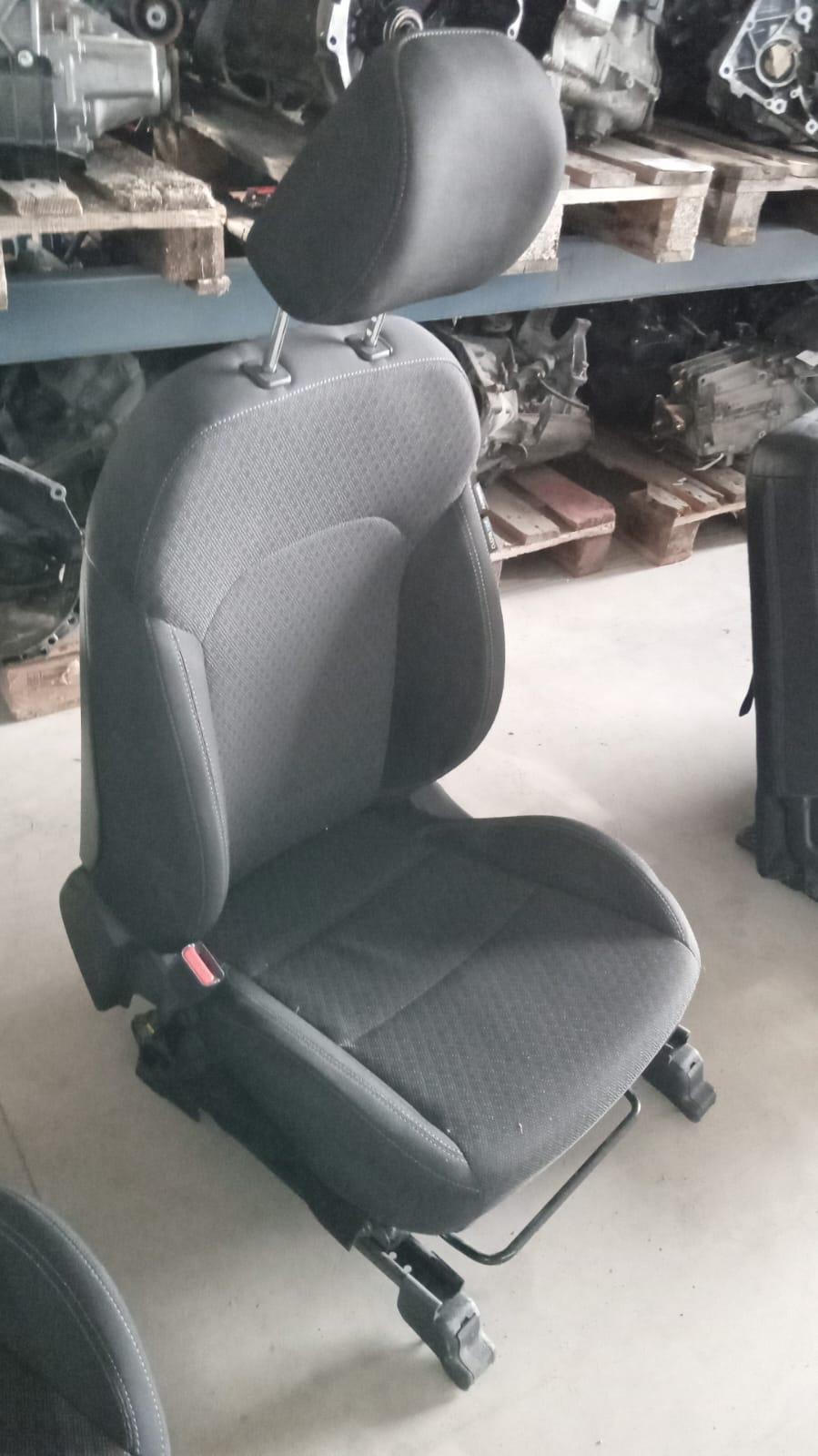Sedili KIA Carens Serie (13>18)