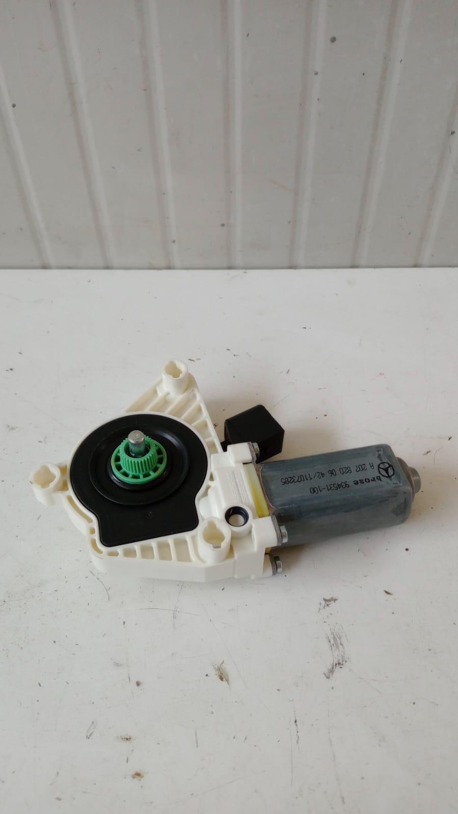 Motorino Alzavetro posteriore destra MERCEDES CLS W218