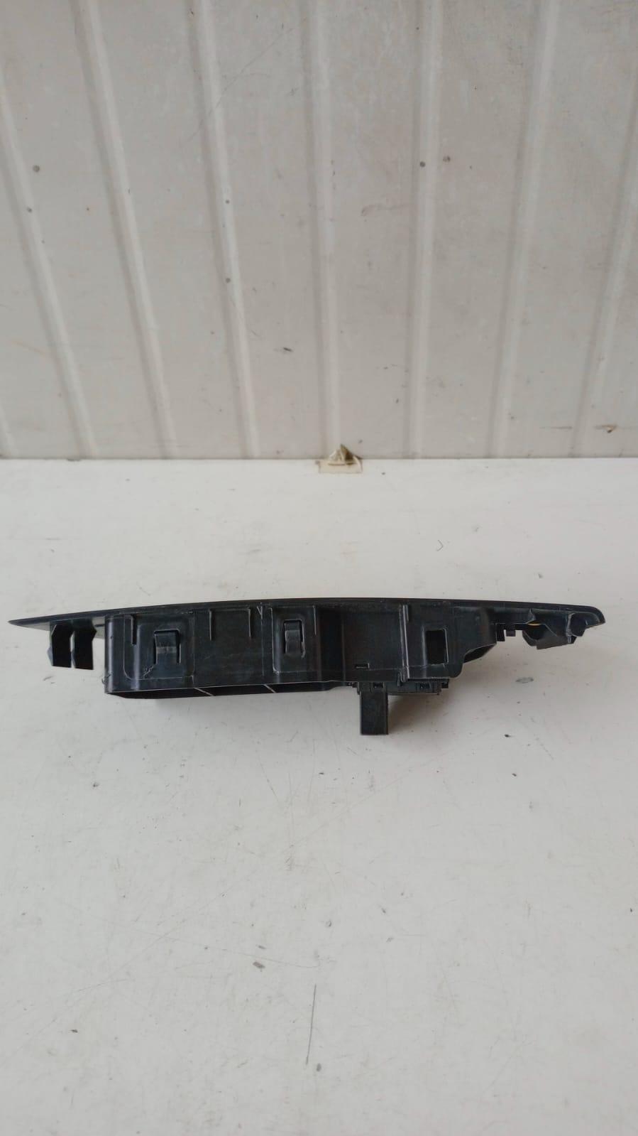 Pulsantiera Anteriore Destra VOLKSWAGEN Polo 6° Serie