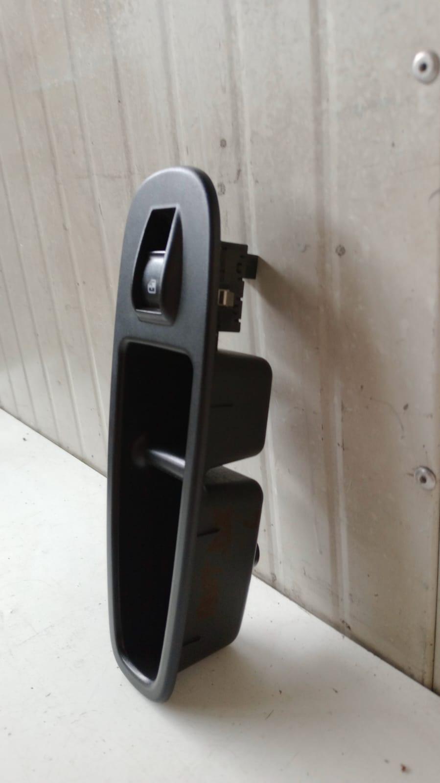 Pulsantiera Anteriore Destra FIAT 500 L Serie (351_352) (12>)