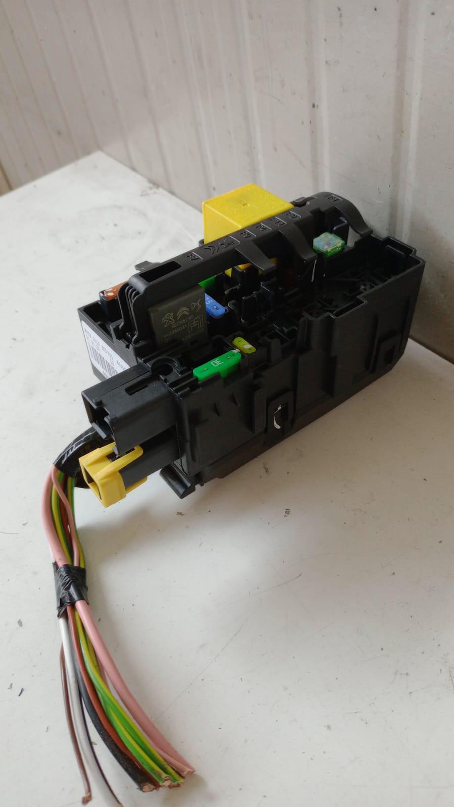 box contenitore porta fusibili PEUGEOT 3008 Serie (16>23)