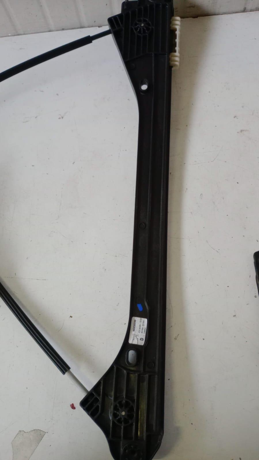 Meccanismo alzavetro Ant. DX PEUGEOT 3008 Serie (16>23)