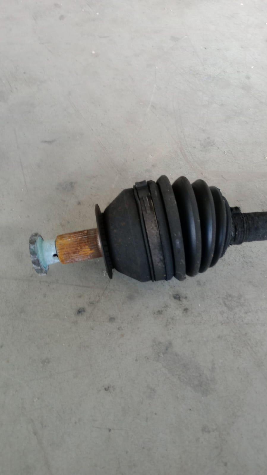 Semiasse Anteriore Sinistro VOLKSWAGEN Polo 5° Serie