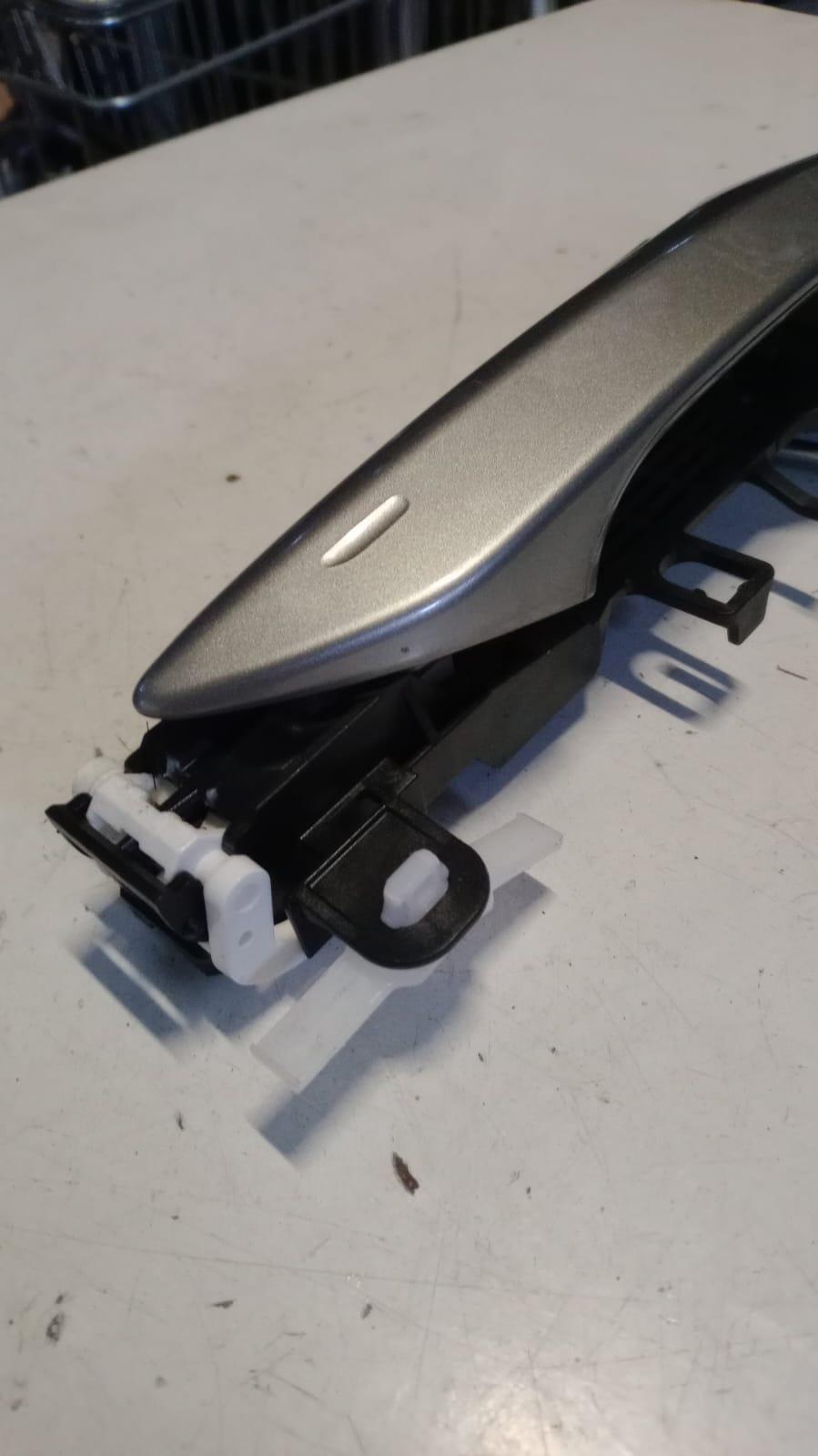 Maniglia esterna Anteriore Sinistra LEXUS RX Serie (L2) (15>)