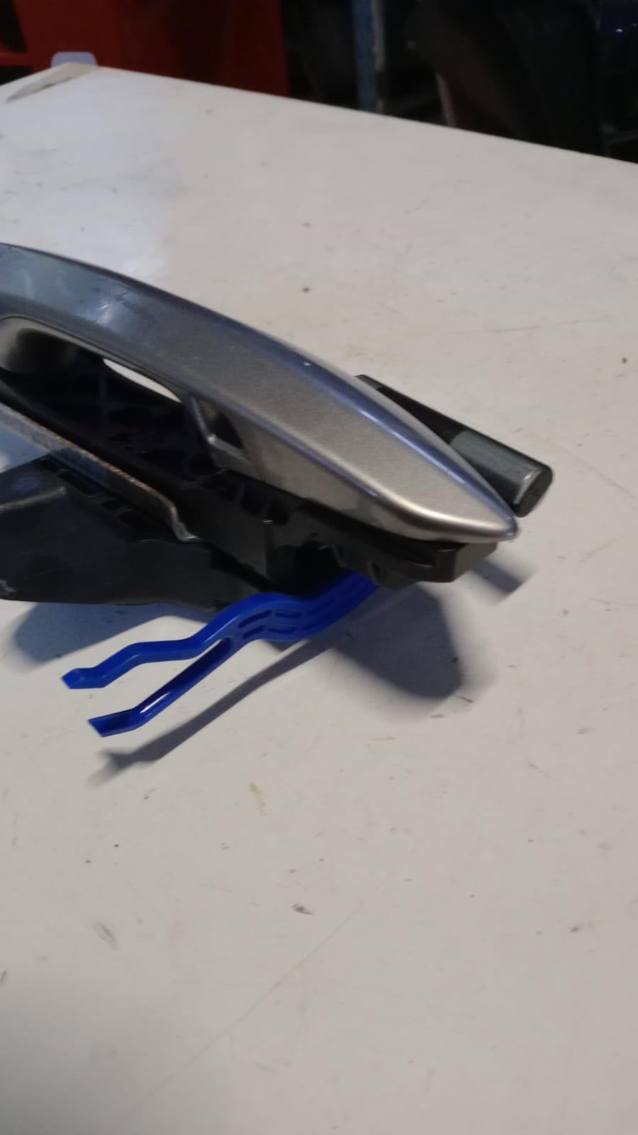 Maniglia esterna Posteriore Sinistra LEXUS RX Serie (L2) (15>)