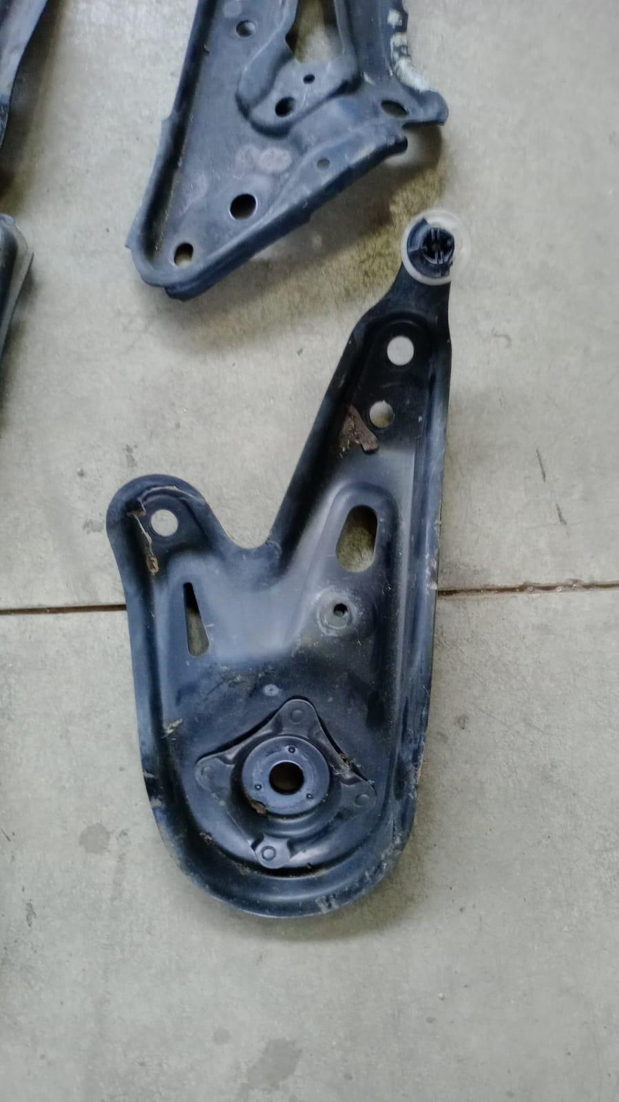 Coppia Staffe Culla Motore Destra e Sinistra LEXUS RX Serie (L2) (15>)