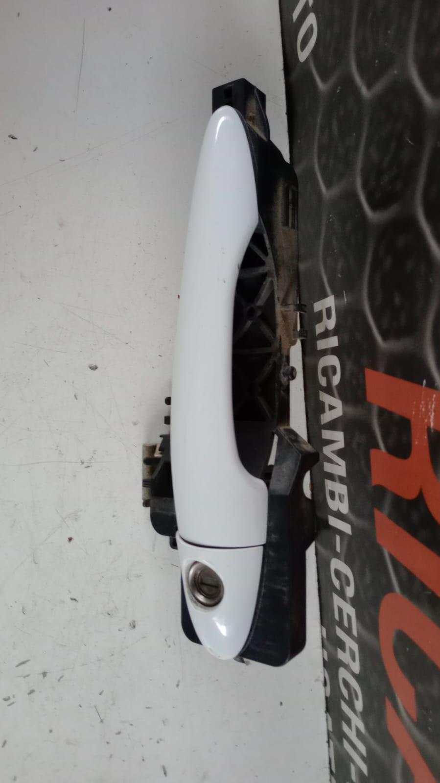Maniglia esterna Anteriore Sinistra KIA Sportage Serie (10>16)