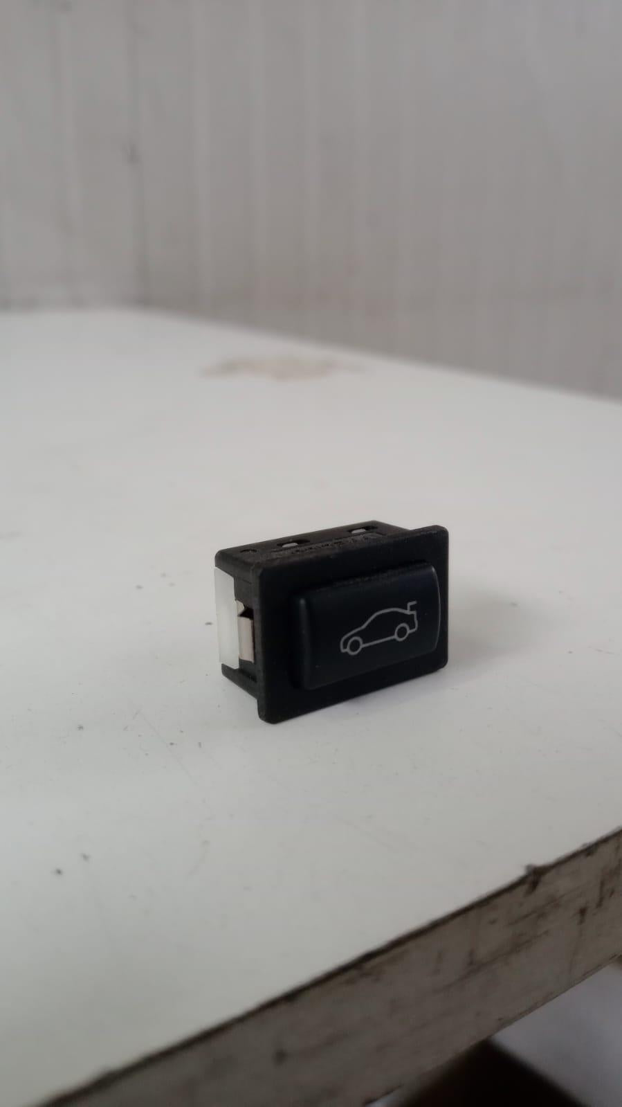 Pulsante apertura portellone posteriore BMW Serie 4 Gran Coupè (F36)