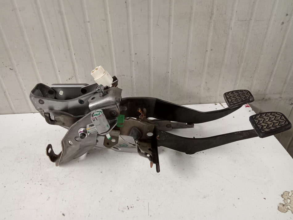Pedaliera Freno + frizione TOYOTA Aygo 3° Serie