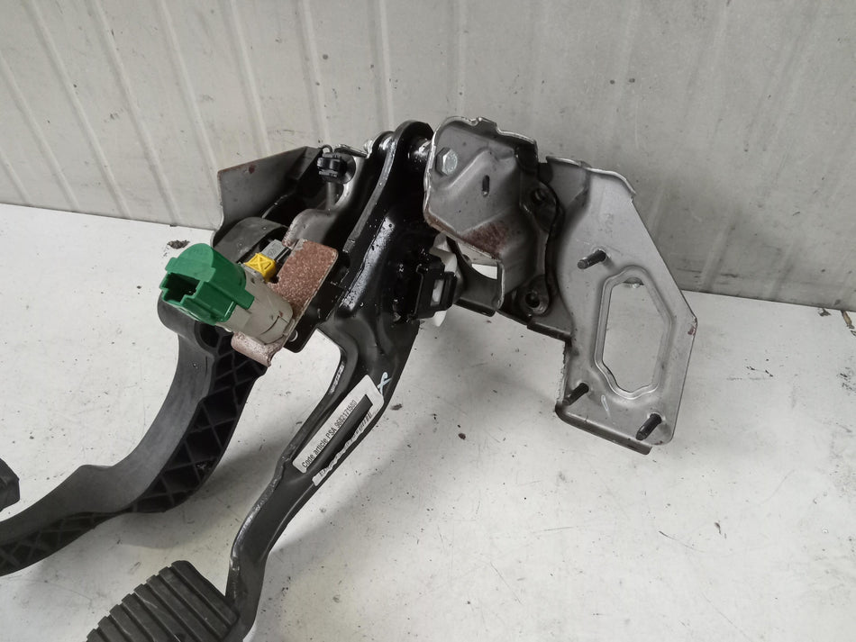 Pedaliera Freno + frizione CITROEN C3 Serie (16>)