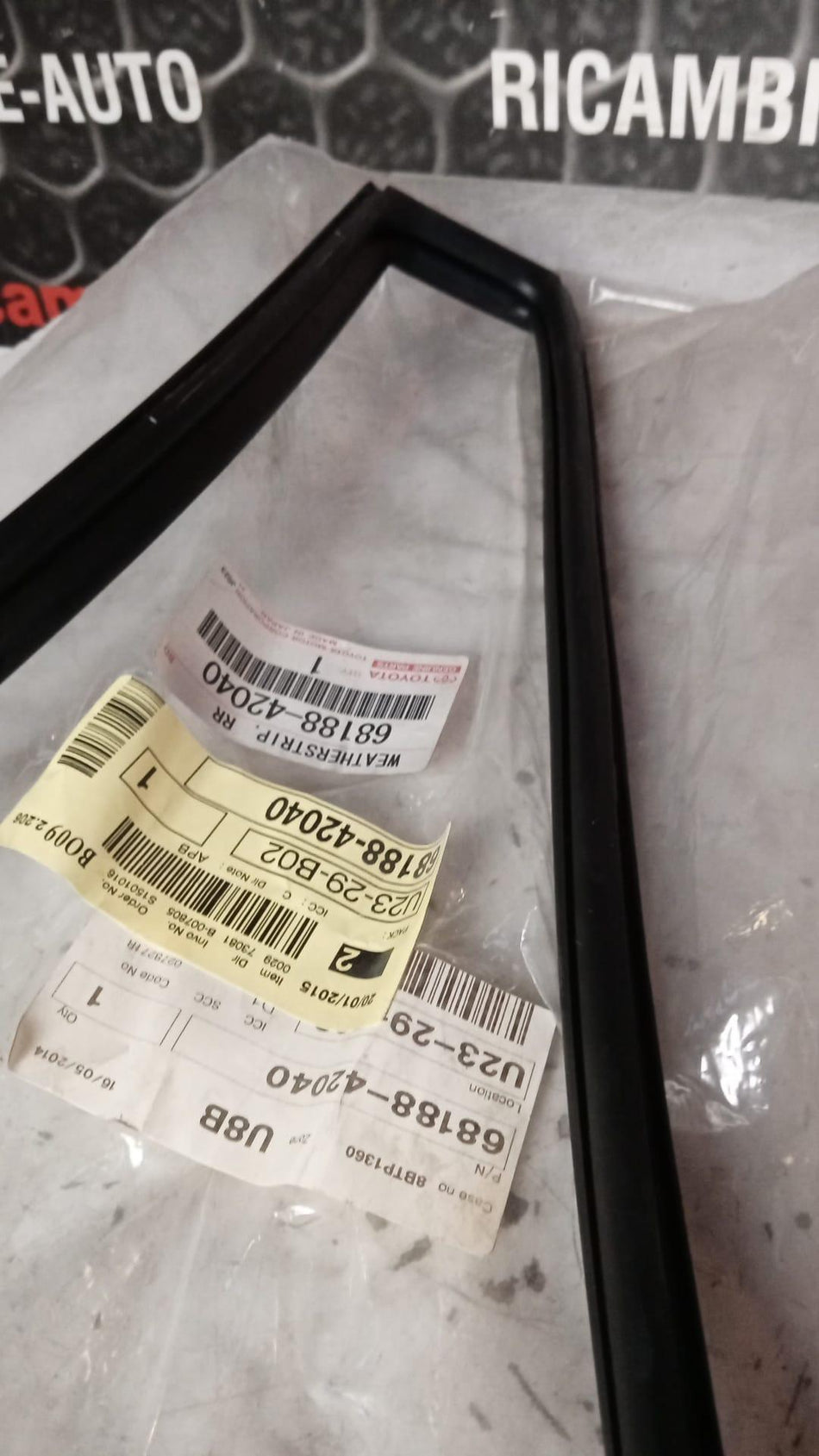 Guarnizione vetro p.dx TOYOTA Rav4 5° Serie
