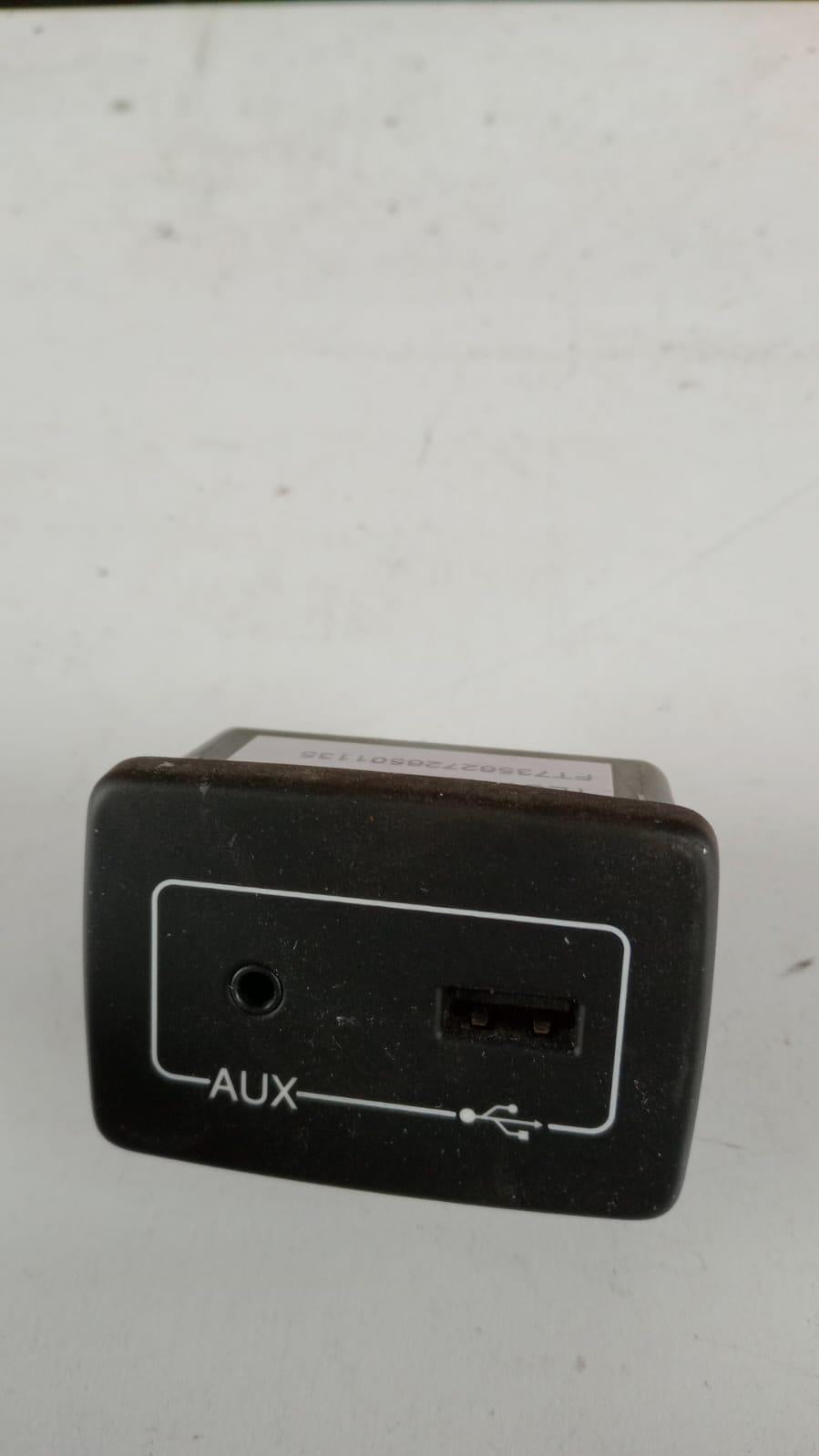 Presa AUX/USB FIAT 500 L Serie (351_352) (12>)