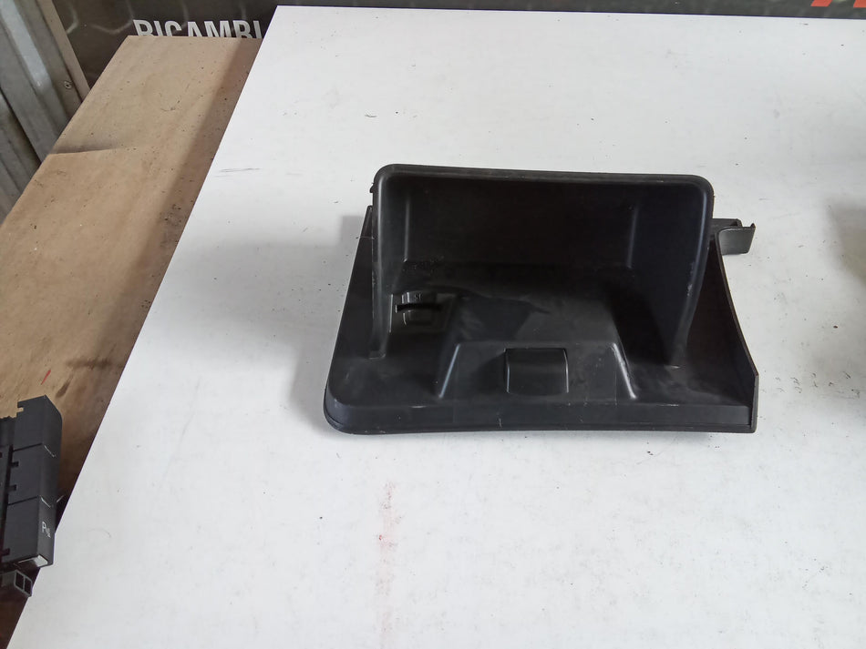 Cassetto Portaoggetti lato sinistro VOLKSWAGEN Golf 7 Berlina (12>)