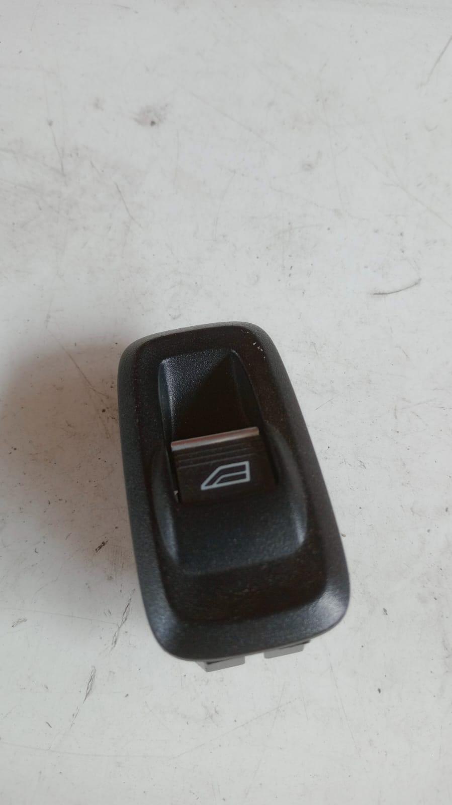 Pulsante Alzavetro Posteriore Sinistro FORD Fiesta 6° Serie