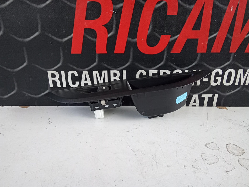 Pulsantiera Posteriore Destra PEUGEOT 2008 Serie (19>)