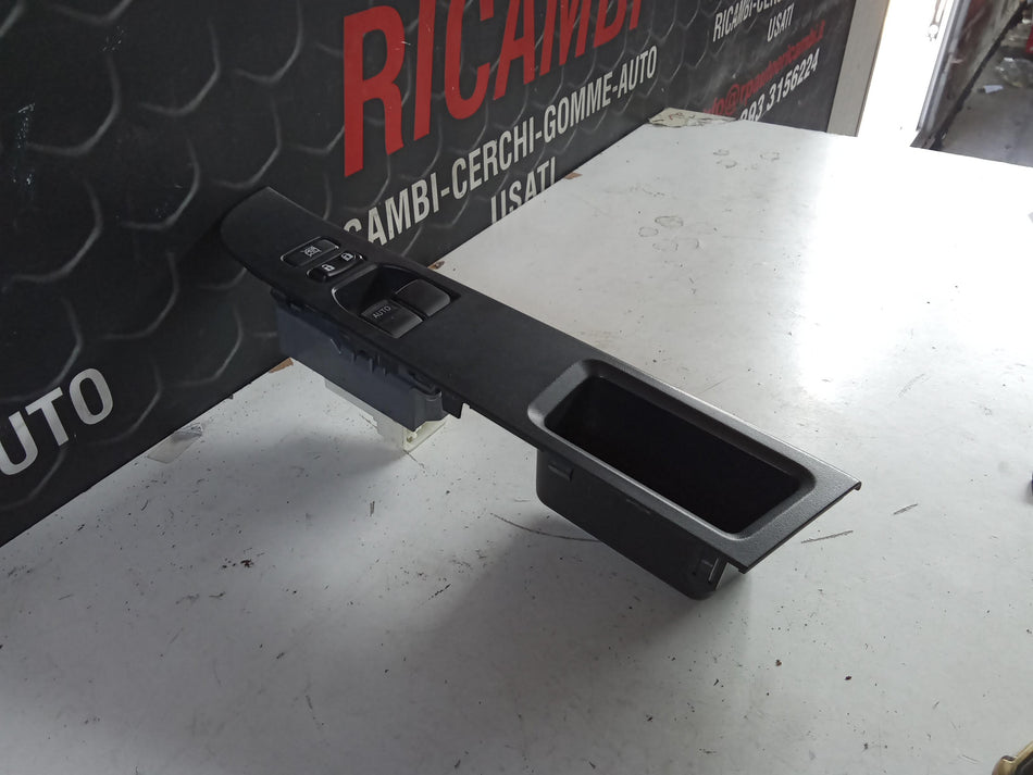 Pulsantiera Anteriore Sinistra TOYOTA Yaris Serie (17>20)